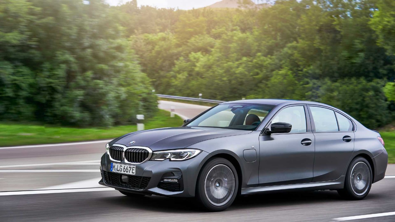 BMW 3 Serisi Hibrit Seçenekleri Ne Sunuyor?
