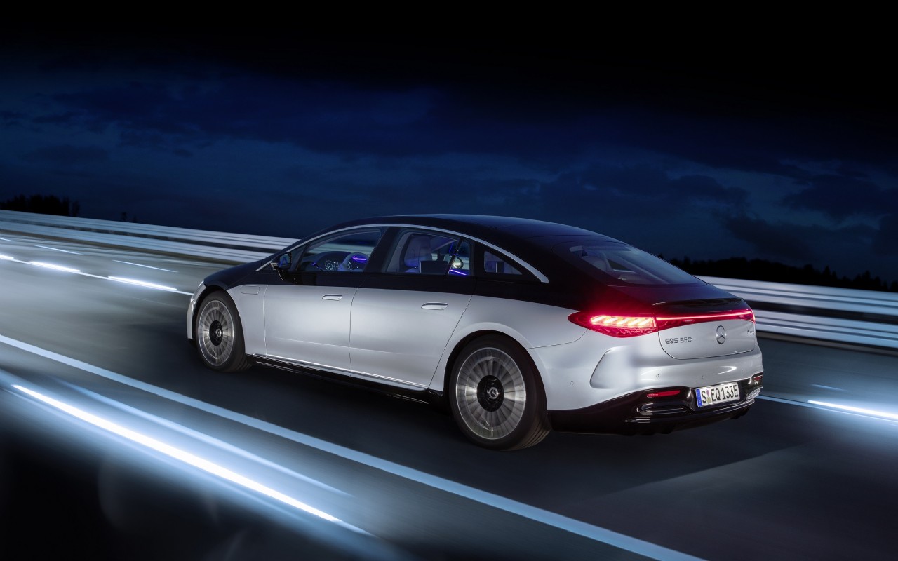 Mercedes-benz Eqs: Elektrikli Sınıfın Zirvesi Mi?