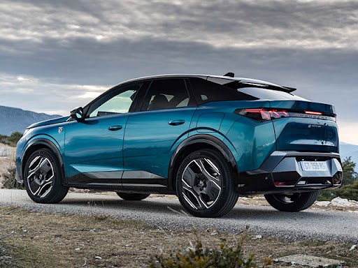 Peugeot 3008 SUV: Tasarım, Konfor ve Performans Üçlüsü