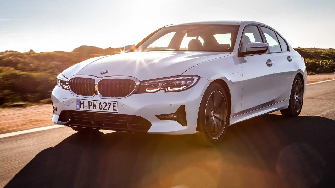 Plug-in Hibrit: BMW 330e