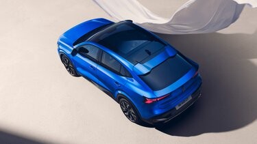 Renault Rafale vs Megane E-Tech: Hibrit ve Elektrikli Modellerde Performans Karşılaştırması