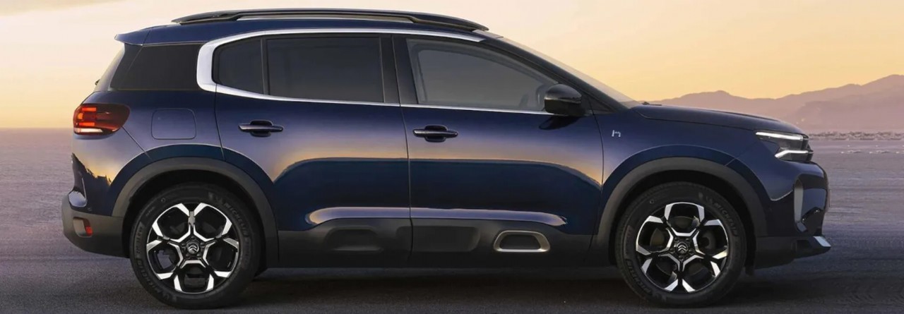 SUV Sedan Hibrit Aracı