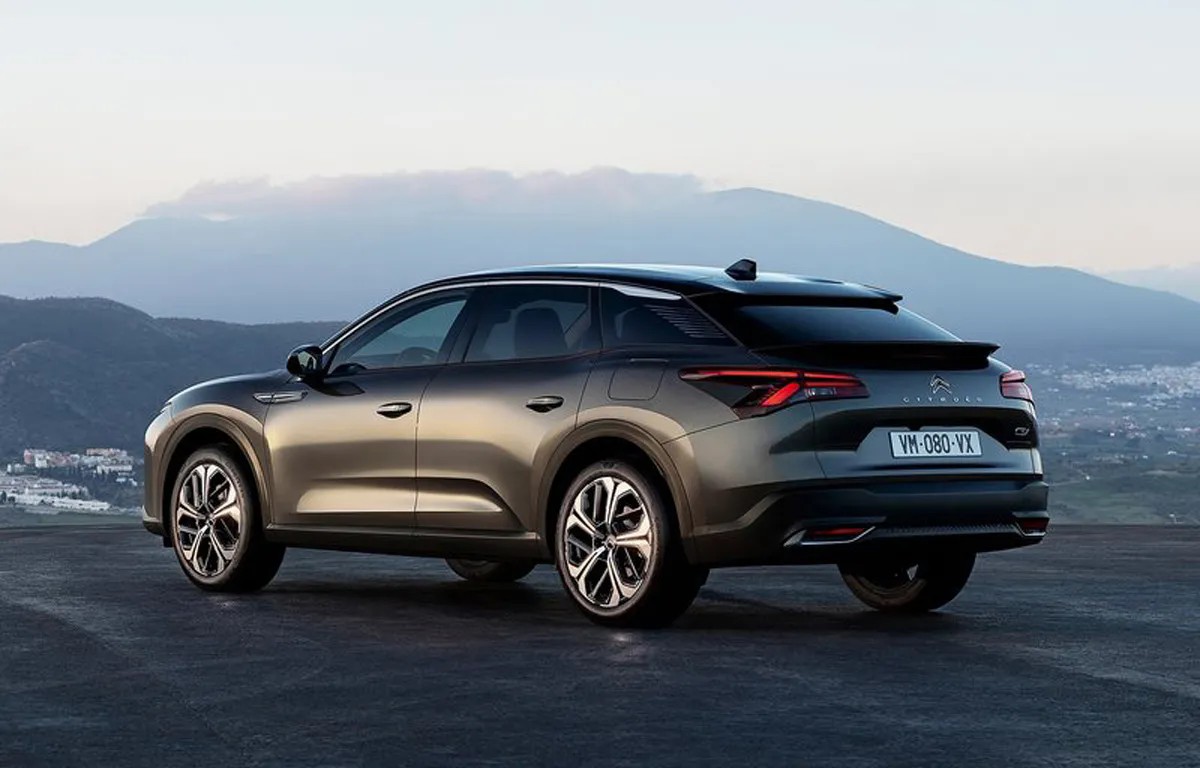 SUV ve Sedan Birleşimi