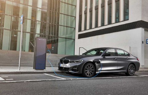 Bmw 3 Serisi Hibrit Seçenekleri Ne Sunuyor?