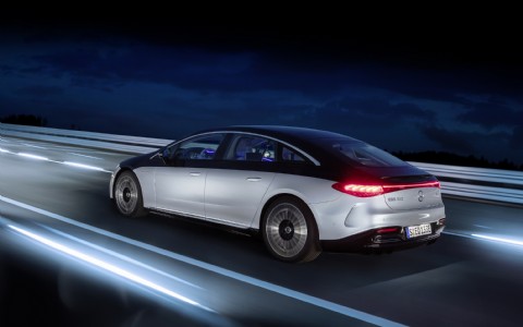 Mercedes-benz Eqs: Elektrikli Sınıfın Zirvesi Mi?